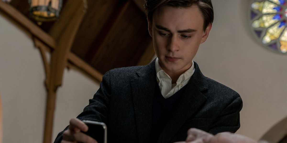 Mr. Harrigan’s Phone – Supernatural Connections Explored