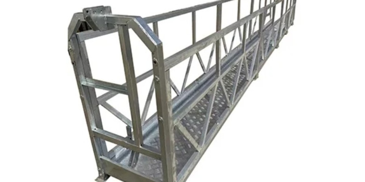 The 800kgs suspended platform in the steel wholesale market lifts steel plates
